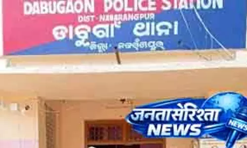 Nabarangpur में हिरासत में मौत के बाद पुलिस स्टेशन में पथराव Nabarangpur में हिरासत में मौत के बाद पुलिस स्टेशन में पथराव