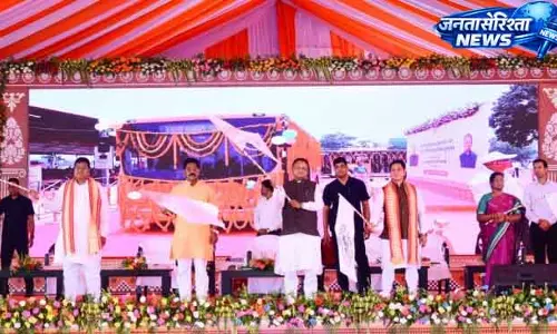 मुख्यमंत्री माझी ने Keonjhar में 1,330 करोड़ रुपये की विकास परियोजनाओं की शुरुआत की मुख्यमंत्री माझी ने Keonjhar में 1,330 करोड़ रुपये की विकास परियोजनाओं की शुरुआत की