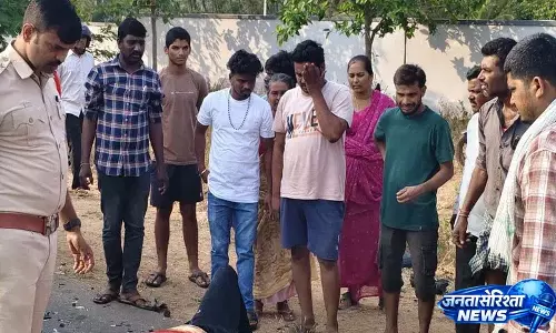 Devullathanda के पास लॉरी-कार की टक्कर: 1 की मौत, 2 गंभीर रूप से घायल