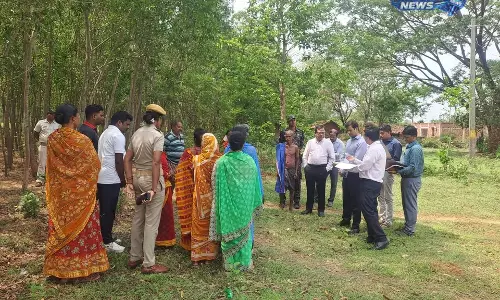 ओडिशा में कंकाल लेकर पैसे निकालने के मामले में RDC ने बैंक स्टाफ को जिम्मेदार ठहराया ओडिशा में कंकाल लेकर पैसे निकालने के मामले में RDC ने बैंक स्टाफ को जिम्मेदार ठहराया
