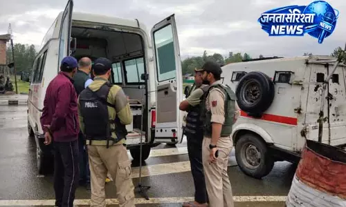 Kashmir: ड्राइवरों की फिटनेस जांच में पुलिस ने रैपिड ड्रग टेस्ट लागू किया