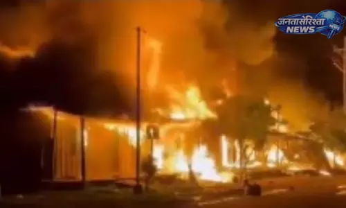 Manipur : खोपुम बाज़ार में लगी भीषण आग में 2 करोड़ की संपत्ति जलकर खाक Manipur : खोपुम बाज़ार में लगी भीषण आग में 2 करोड़ की संपत्ति जलकर खाक