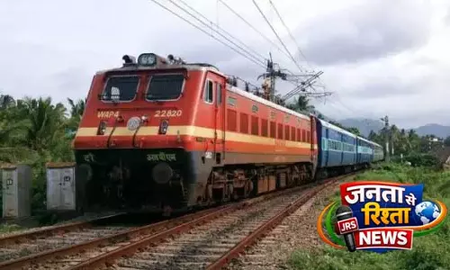Nuapada में चलती ट्रेन से गिरकर युवक की मौत Nuapada में चलती ट्रेन से गिरकर युवक की मौत