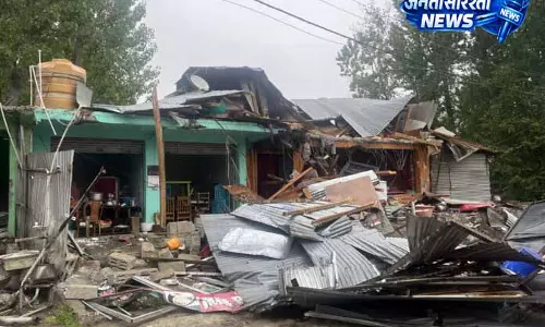 ड्रग तस्करों पर छापा, Kashmir में संपत्ति नष्ट और गिरफ्तारियां