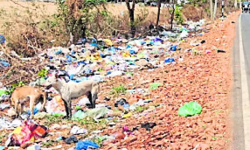 Ranebennur : हर जगह कचरे का ढेर, अधिकारी कार्रवाई नहीं कर रहे Ranebennur : हर जगह कचरे का ढेर, अधिकारी कार्रवाई नहीं कर रहे