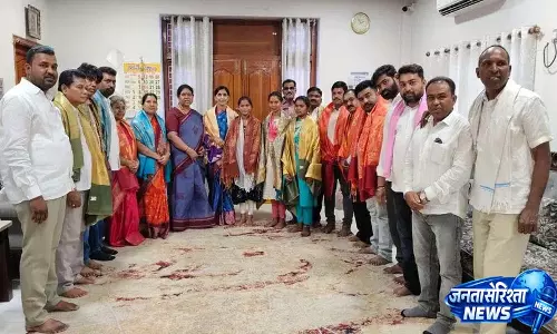 आसिफाबाद MLA ने 10वीं की परीक्षा में टॉपर बनने पर ट्राइबल वेलफेयर आश्रम की लड़कियों की तारीफ आसिफाबाद MLA ने 10वीं की परीक्षा में टॉपर बनने पर ट्राइबल वेलफेयर आश्रम की लड़कियों की तारीफ