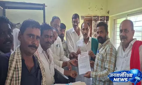 AIKS खम्मम ने सरकार से मक्का खरीद केंद्र के मुद्दों को हल करने की मांग की AIKS खम्मम ने सरकार से मक्का खरीद केंद्र के मुद्दों को हल करने की मांग की