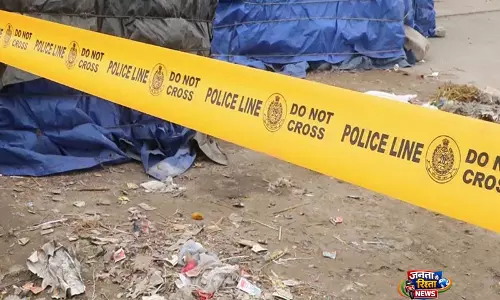 उत्तराखंड: देहरादून में 2 लाख रुपये की लूट के बाद हुई मुठभेड़ में एक अपराधी ढेर, SHO घायल उत्तराखंड: देहरादून में 2 लाख रुपये की लूट के बाद हुई मुठभेड़ में एक अपराधी ढेर, SHO घायल
