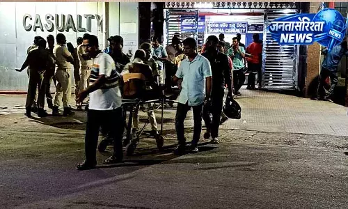 Cuttack: चाकू हमले में तीन पुलिसकर्मी घायल Cuttack: चाकू हमले में तीन पुलिसकर्मी घायल