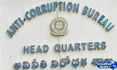 Sangareddy: एसीबी ने सदाशिवपेट नगर निगम के कर्मचारी को 15,000 रुपये की रिश्वत लेते पकड़ा Sangareddy: एसीबी ने सदाशिवपेट नगर निगम के कर्मचारी को 15,000 रुपये की रिश्वत लेते पकड़ा