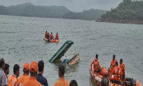 बरगी डैम में नाव पलटने से बड़ा हादसा, 4 की मौत 18 लापता बरगी डैम में नाव पलटने से बड़ा हादसा, 4 की मौत 18 लापता