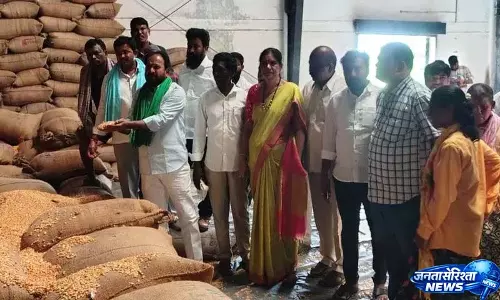 गोदाम का इस्तेमाल सिर्फ़ सिंगरेनी के किसानों के लिए होगा: मालोथ के MLA रामदास नायक गोदाम का इस्तेमाल सिर्फ़ सिंगरेनी के किसानों के लिए होगा: मालोथ के MLA रामदास नायक