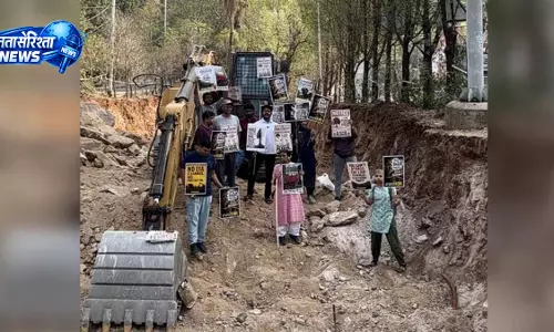 KBR पार्क के पास पेड़ों की कटाई के खिलाफ हैदराबाद में विरोध KBR पार्क के पास पेड़ों की कटाई के खिलाफ हैदराबाद में विरोध