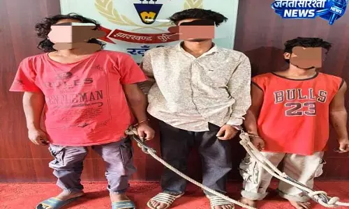 Khunti: पुलिस ने किडनैप हुए एतवा मुंडा को बचाया, तीन आरोपियों को गिरफ्तार किया Khunti: पुलिस ने किडनैप हुए एतवा मुंडा को बचाया, तीन आरोपियों को गिरफ्तार किया