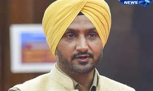 पंजाब और हरियाणा HC ने पंजाब सरकार को हरभजन सिंह और उनके परिवार की सुरक्षा करने का आदेश दिया पंजाब और हरियाणा HC ने पंजाब सरकार को हरभजन सिंह और उनके परिवार की सुरक्षा करने का आदेश दिया