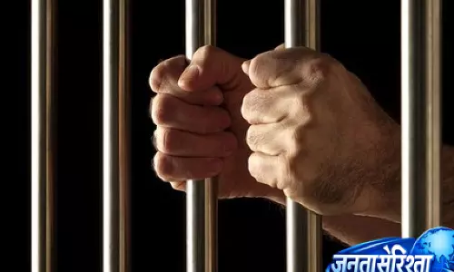 दिल्ली पुलिस ने तीन तस्करों को किया गिरफ्तार, करीब 2 किलो गांजा बरामद दिल्ली पुलिस ने तीन तस्करों को किया गिरफ्तार, करीब 2 किलो गांजा बरामद