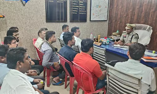 रायपुर में पुलिस और होटल संचालकों की बैठक रायपुर में पुलिस और होटल संचालकों की बैठक
