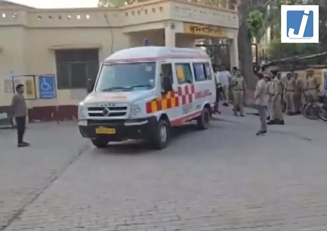 बर्थडे पार्टी में तीन लोगों की हत्या करने वाला एनकाउंटर में ढेर, सामने आया VIDEO बर्थडे पार्टी में तीन लोगों की हत्या करने वाला एनकाउंटर में ढेर, सामने आया VIDEO