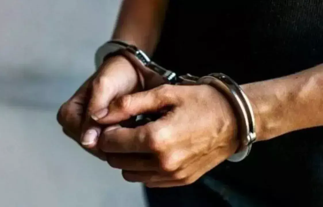 पुरी में IPL बेटिंग रैकेट का भंडाफोड़, चार गिरफ्तार; 25 लाख से अधिक नकदी बरामद पुरी में IPL बेटिंग रैकेट का भंडाफोड़, चार गिरफ्तार; 25 लाख से अधिक नकदी बरामद