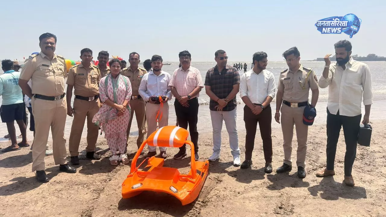 Kashid बीच पर बड़ा हादसा टला, रिमोट बोया की मदद से दो पर्यटक डूबने से बचे Kashid बीच पर बड़ा हादसा टला, रिमोट बोया की मदद से दो पर्यटक डूबने से बचे
