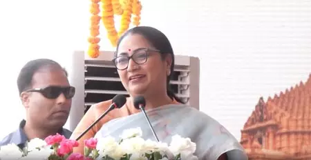 सीएम रेखा गुप्ता ने दिल्ली से 1400 श्रद्धालुओं को सोमनाथ ले जा रही ट्रेन को दिखाई हरी झंडी सीएम रेखा गुप्ता ने दिल्ली से 1400 श्रद्धालुओं को सोमनाथ ले जा रही ट्रेन को दिखाई हरी झंडी