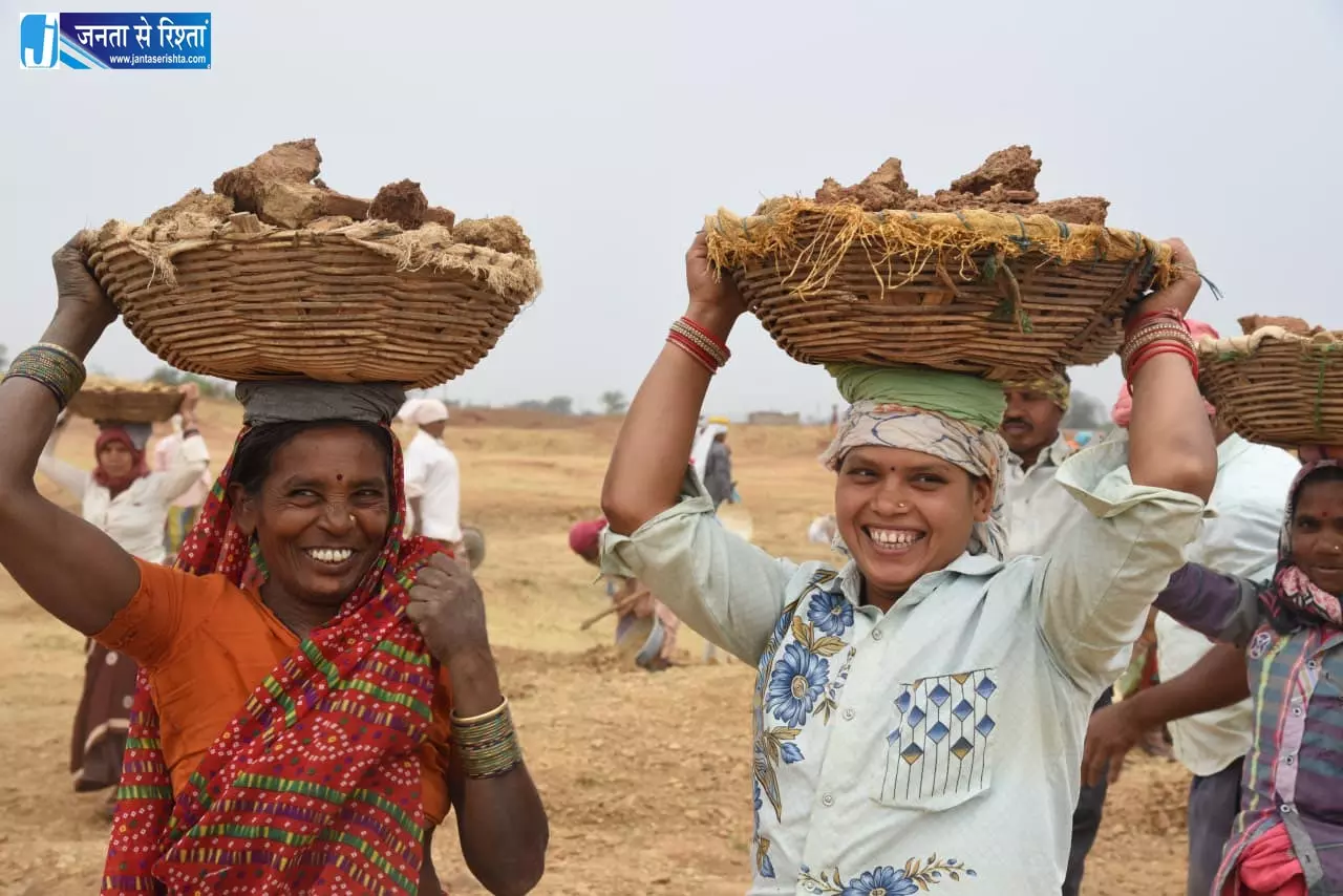 सुरक्षा, सम्मान और स्वावलंबन की बन रही नई पहचान सुरक्षा, सम्मान और स्वावलंबन की बन रही नई पहचान