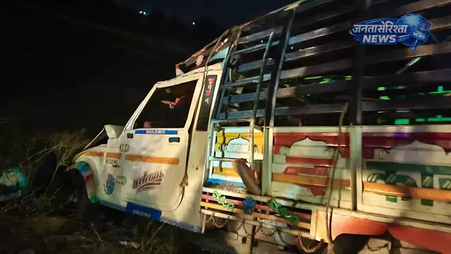 MP : पिकअप वैन पलटने और SUV से टकराने से 12 मज़दूरों की मौत, 20 घायल MP : पिकअप वैन पलटने और SUV से टकराने से 12 मज़दूरों की मौत, 20 घायल
