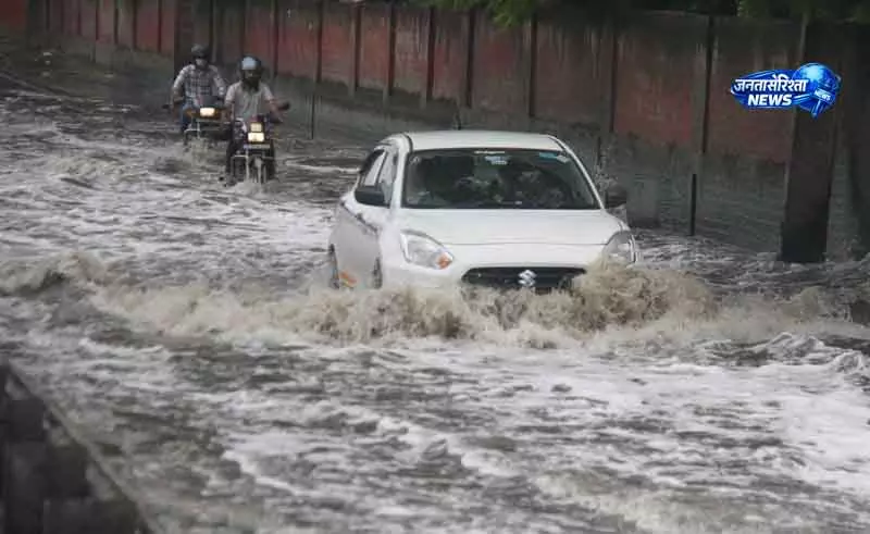 Gurugram में जलभराव से निपटने के लिए QRT तैनात Gurugram में जलभराव से निपटने के लिए QRT तैनात