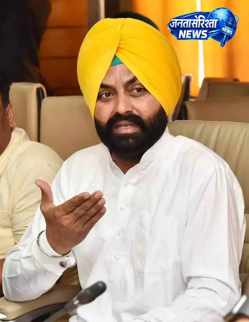 Punjab: आत्महत्या की घटना में हथियार की अदृश्यता ने उठाए सवाल Punjab: आत्महत्या की घटना में हथियार की अदृश्यता ने उठाए सवाल