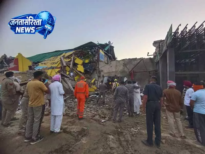 Bathinda कोल्ड स्टोरेज में फंसे फोरमैन का शव मिला Bathinda कोल्ड स्टोरेज में फंसे फोरमैन का शव मिला