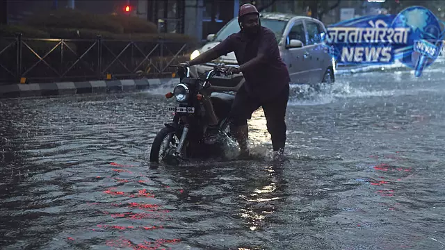 Bengaluru rain fury : एक और व्यक्ति की मौत, मरने वालों की संख्या 10 हुई Bengaluru rain fury : एक और व्यक्ति की मौत, मरने वालों की संख्या 10 हुई