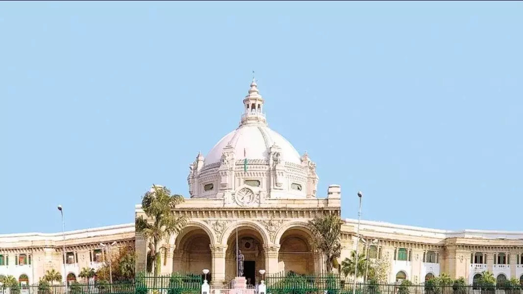 Lucknow: बीजेपी का विरोध प्रदर्शन, सपा पर निशाना Lucknow: बीजेपी का विरोध प्रदर्शन, सपा पर निशाना