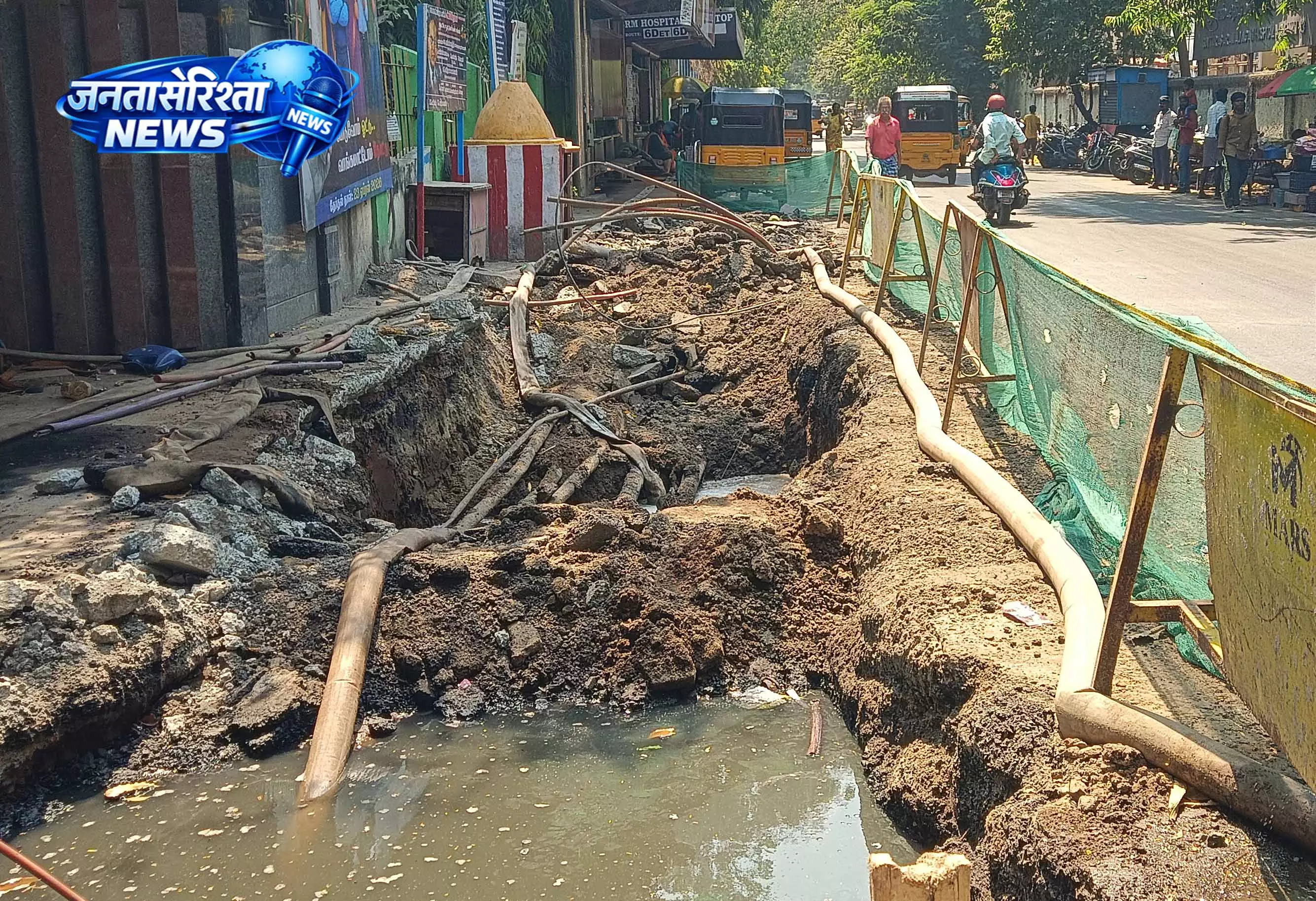 रॉयपुरम में अधूरे SWD कार्य के कारण ट्रैफिक और स्वास्थ्य जोखिम रॉयपुरम में अधूरे SWD कार्य के कारण ट्रैफिक और स्वास्थ्य जोखिम