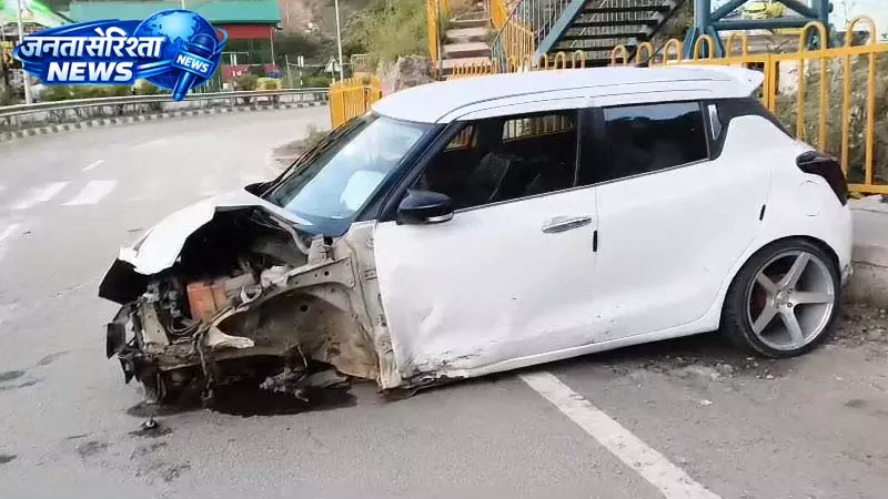 नेशनल हाईवे-5 पर चलती कार का टायर फटा, बड़ा हादसा टला नेशनल हाईवे-5 पर चलती कार का टायर फटा, बड़ा हादसा टला