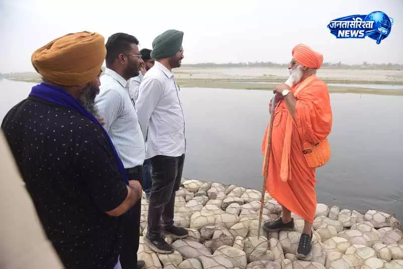 Mandala Channa village में बांध प्रगति का निरीक्षण, आगे की योजनाओं पर चर्चा Mandala Channa village में बांध प्रगति का निरीक्षण, आगे की योजनाओं पर चर्चा