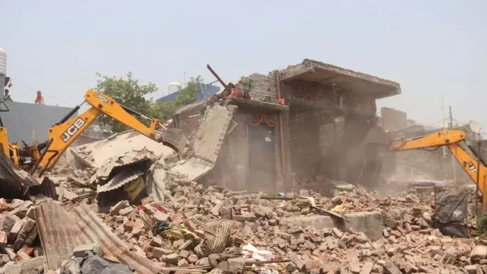 Dehradun: बच्चों की सुरक्षा के लिए 56 जर्जर स्कूल भवन ढहाए गए Dehradun: बच्चों की सुरक्षा के लिए 56 जर्जर स्कूल भवन ढहाए गए