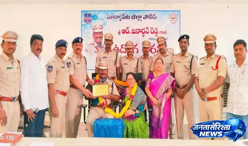 Additional SP जनार्दन रेड्डी को 30 साल की पुलिस सेवा के लिए सम्मानित किया गया Additional SP जनार्दन रेड्डी को 30 साल की पुलिस सेवा के लिए सम्मानित किया गया