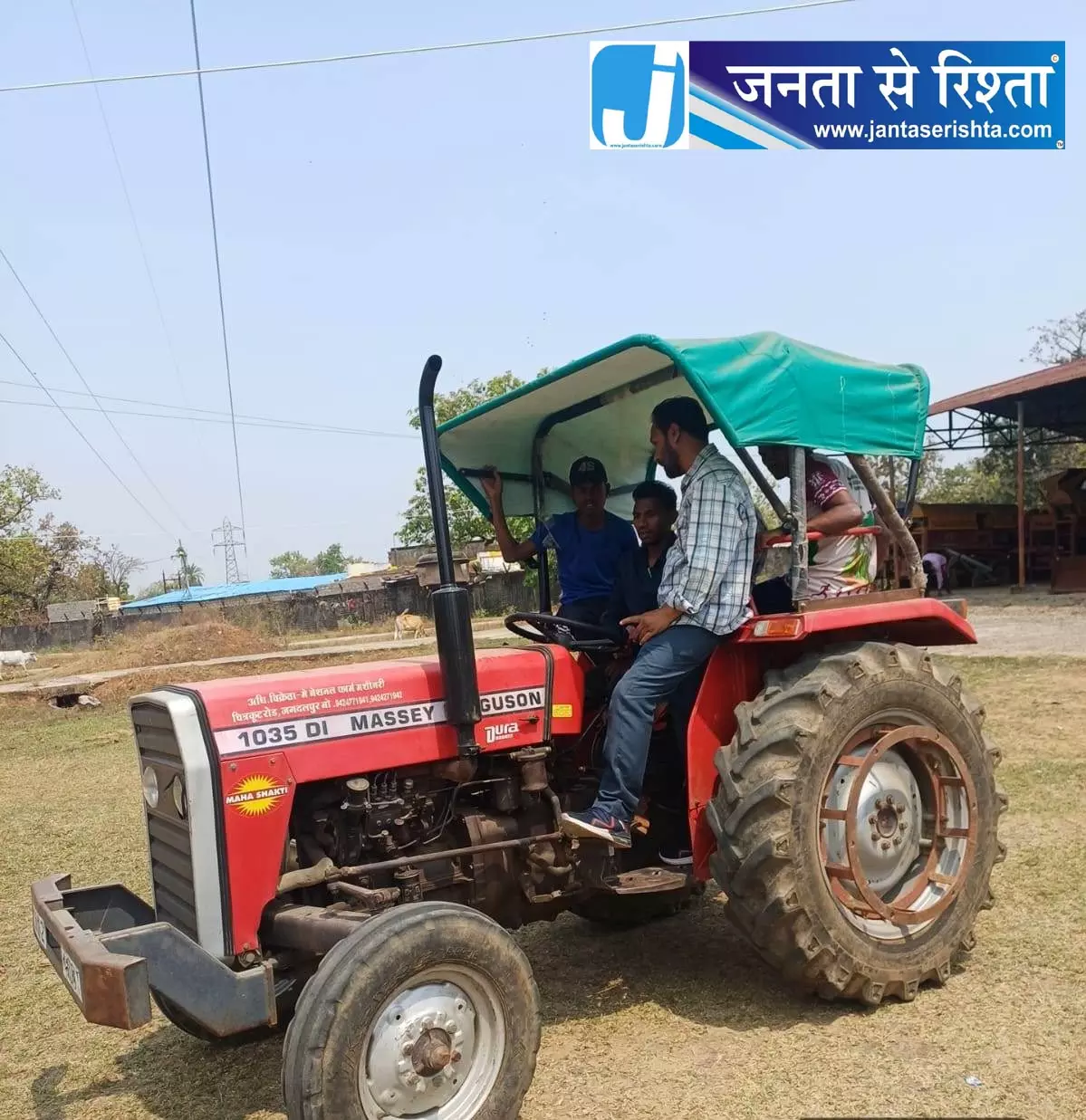 लाइवलीहुड कॉलेज में आत्मसमर्पित व्यक्तियों को दिया जा रहा ट्रैक्टर प्रशिक्षण लाइवलीहुड कॉलेज में आत्मसमर्पित व्यक्तियों को दिया जा रहा ट्रैक्टर प्रशिक्षण