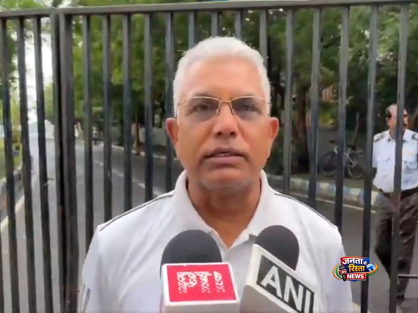 SIR को मुद्दा बनाकर कोई चुनाव नहीं जीत सकता: BJP के दिलीप घोष ने ममता बनर्जी पर साधा निशाना SIR को मुद्दा बनाकर कोई चुनाव नहीं जीत सकता: BJP के दिलीप घोष ने ममता बनर्जी पर साधा निशाना