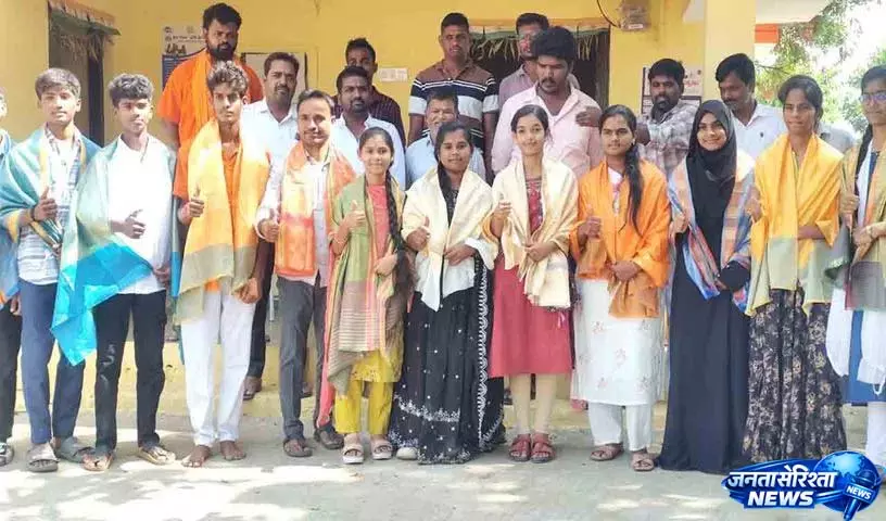 कोंडापुर ZPHS के स्टूडेंट्स ने SSC एग्जाम में अच्छा प्रदर्शन किया, सरकारी स्कूल का नाम रोशन किया कोंडापुर ZPHS के स्टूडेंट्स ने SSC एग्जाम में अच्छा प्रदर्शन किया, सरकारी स्कूल का नाम रोशन किया