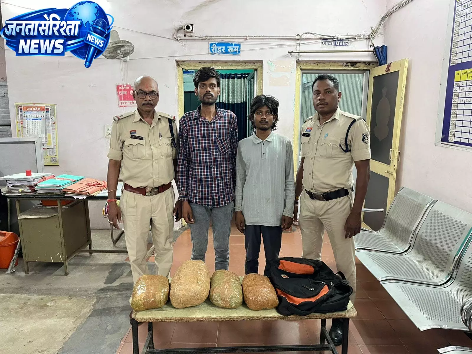 रायपुर में 5 किलो गांजे के साथ दो अंतर्राज्यीय तस्कर गिरफ्तार रायपुर में 5 किलो गांजे के साथ दो अंतर्राज्यीय तस्कर गिरफ्तार