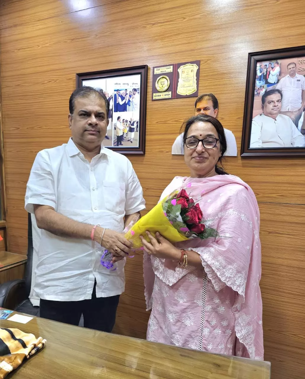 सिंधी एकेडमी की प्रथम महिला अध्यक्ष सुषमा जेठानी का स्वागत सिंधी काउंसिल के प्रदेश अध्यक्ष ललित जैसिंघ ने किया सिंधी एकेडमी की प्रथम महिला अध्यक्ष सुषमा जेठानी का स्वागत सिंधी काउंसिल के प्रदेश अध्यक्ष ललित जैसिंघ ने किया