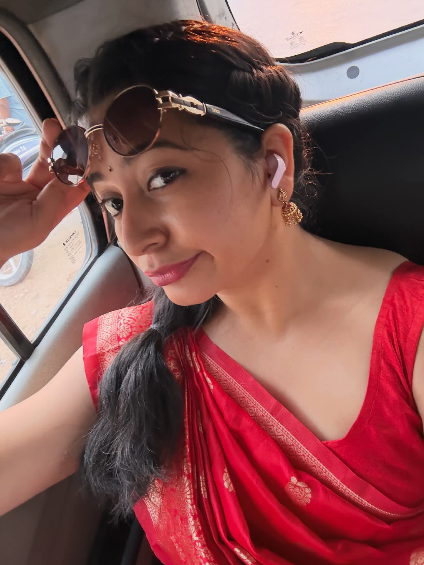 साड़ी में खूबसूरत लगी सुधा
