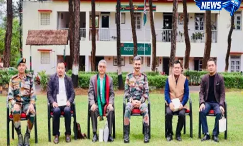 Manipur: असम राइफल्स के डीआईजी और यूएनसी ने उखरुल में सुरक्षा स्थिति पर बातचीत की Manipur: असम राइफल्स के डीआईजी और यूएनसी ने उखरुल में सुरक्षा स्थिति पर बातचीत की