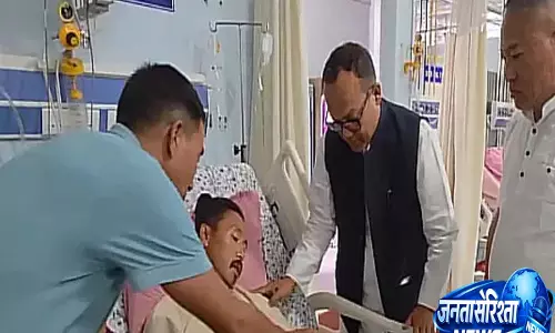 Manipur: उखरुल गोलीबारी पीड़ितों से मिलने पहुंचे कांग्रेस नेता