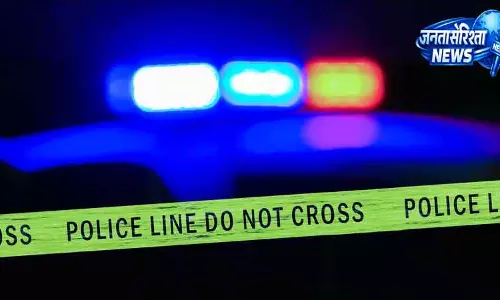 Gurugram: रेप सर्वाइवर ने पुलिस की निष्क्रियता पर आत्मदाह की कोशिश की Gurugram: रेप सर्वाइवर ने पुलिस की निष्क्रियता पर आत्मदाह की कोशिश की