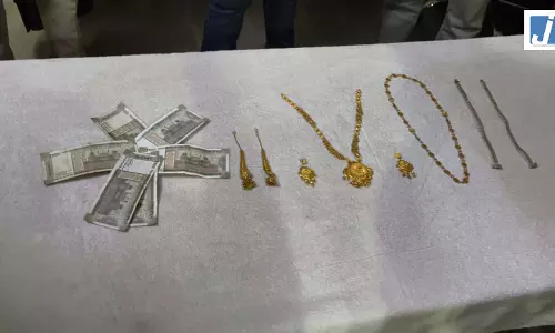 अधिवक्ता के घर चोरी, एक साल बाद सलाखों के पीछे पहुंचे चोर अधिवक्ता के घर चोरी, एक साल बाद सलाखों के पीछे पहुंचे चोर