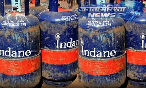 कमर्शियल LPG सिलेंडर की कीमत में भारी बढ़ोतरी, 3,237 रुपये तक पहुंचा दाम कमर्शियल LPG सिलेंडर की कीमत में भारी बढ़ोतरी, 3,237 रुपये तक पहुंचा दाम