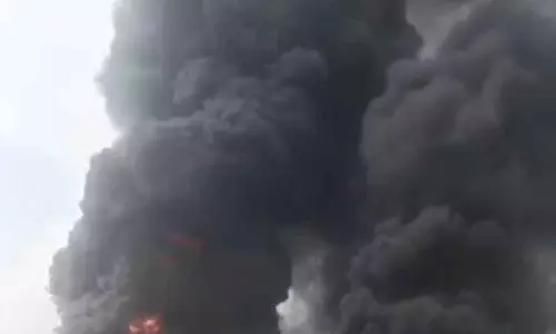 Gurugram पलवल की फैक्ट्री में भीषण आग लग गई Gurugram पलवल की फैक्ट्री में भीषण आग लग गई