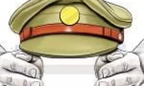 Chennai : पुलिस कमिश्नरेट में रिटायरमेंट सेरेमनी, 40 पुलिसकर्मियों को दिया गया सम्मान Chennai : पुलिस कमिश्नरेट में रिटायरमेंट सेरेमनी, 40 पुलिसकर्मियों को दिया गया सम्मान